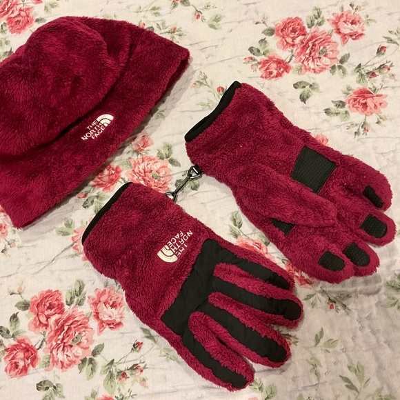 The North Face Purple Fleece Denali Beanie Hat Matching Gloves - Picture 8 of 8